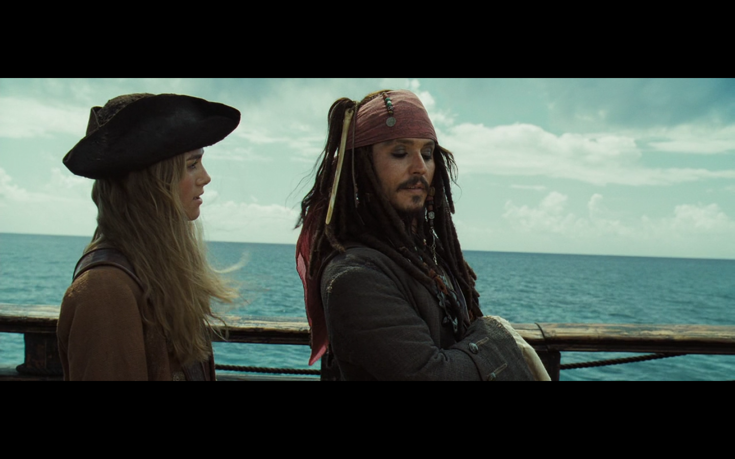 Фанфик пираты карибского. Суон отец пираты Карибского моря. Чарли Суон. Губернатор Суон и пираты. Элизабет Суон сбрасывают с корабля.